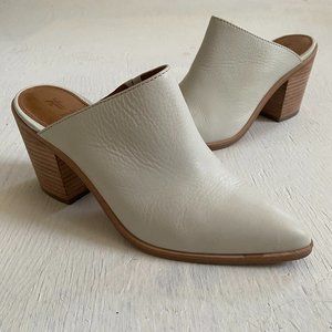FRYE White leather block heel mules size 7